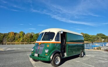 International-Harvester-34-TON-VAN-1953-DELIVERY-VAN-1