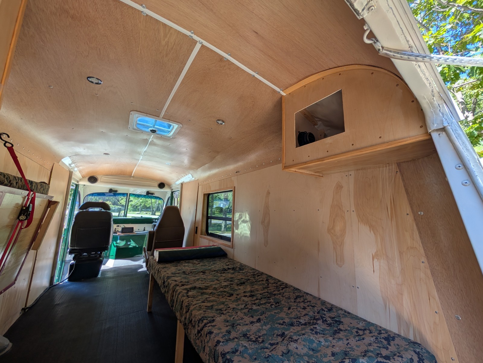 International-Harvester-34-TON-VAN-1953-DELIVERY-VAN-12