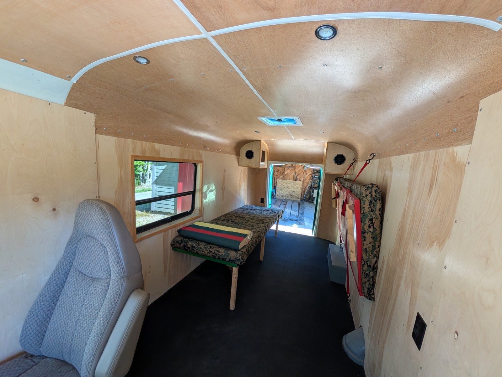 International-Harvester-34-TON-VAN-1953-DELIVERY-VAN-14