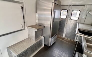 International-Harvester-Metro-1964-Extended-Passenger-Van-14