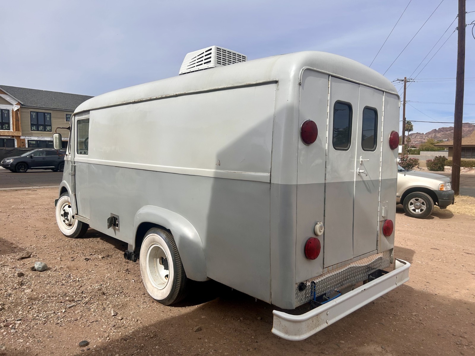 International-Harvester-Metro-1964-Extended-Passenger-Van-20
