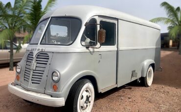 International-Harvester-Metro-1964-Extended-Passenger-Van-5