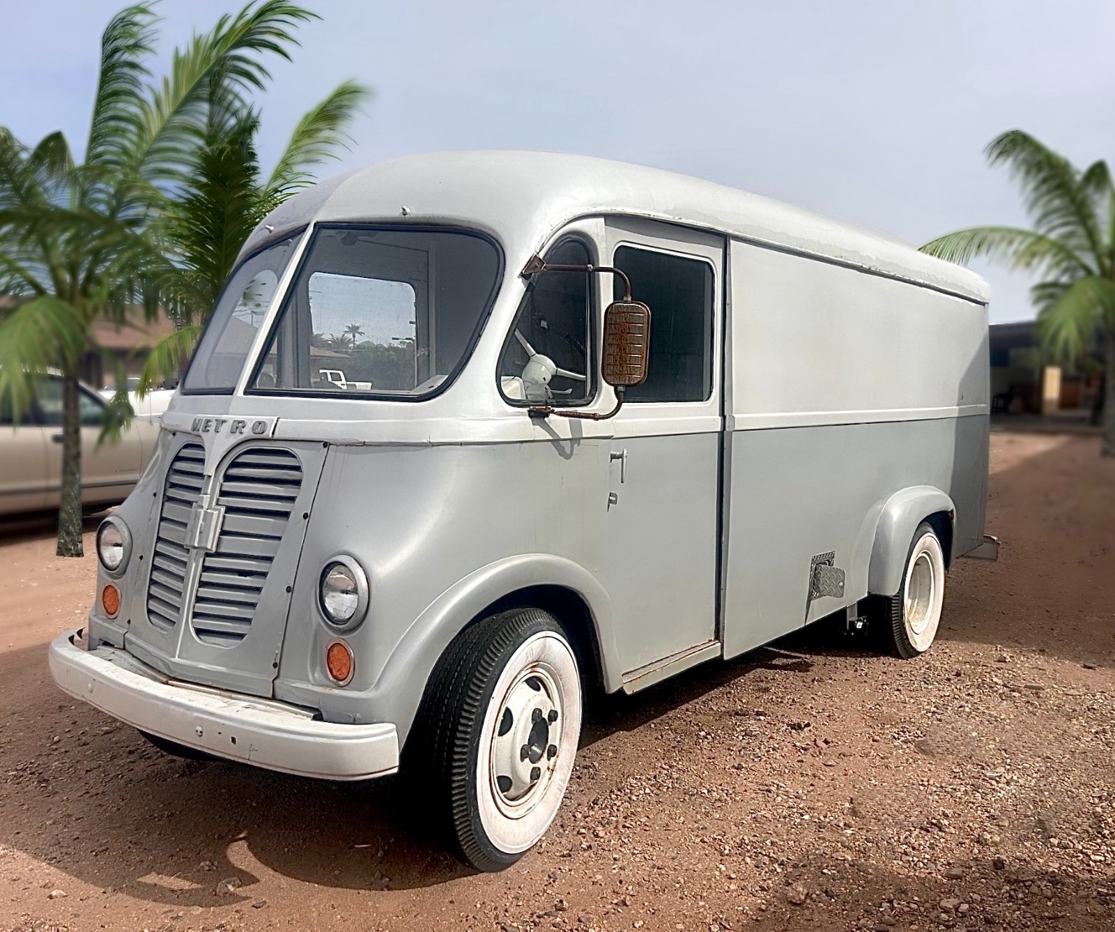 International-Harvester-Metro-1964-Extended-Passenger-Van-5