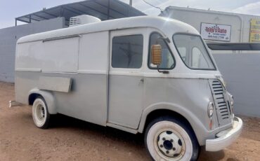 International-Harvester-Metro-1964-Extended-Passenger-Van-6