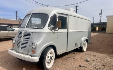 International-Harvester-Metro-1964-Extended-Passenger-Van-7