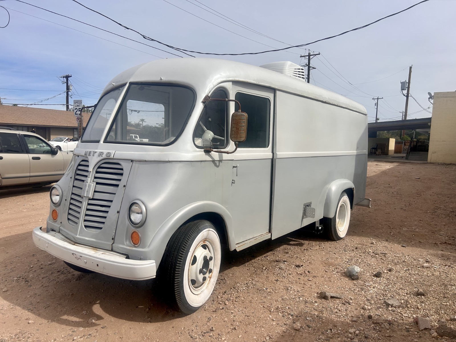 International-Harvester-Metro-1964-Extended-Passenger-Van-7
