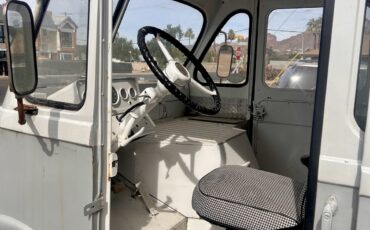 International-Harvester-Metro-1964-Extended-Passenger-Van-9