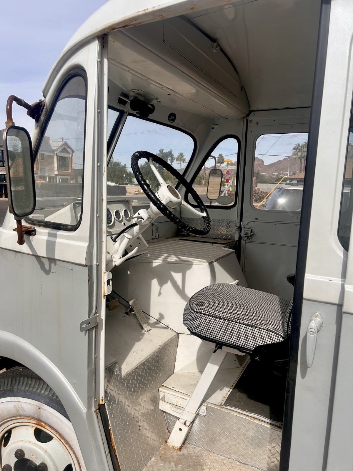 International-Harvester-Metro-1964-Extended-Passenger-Van-9