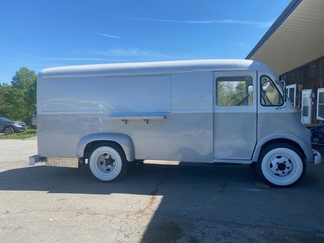 International-Harvester-Metro-1964-Extended-Passenger-Van