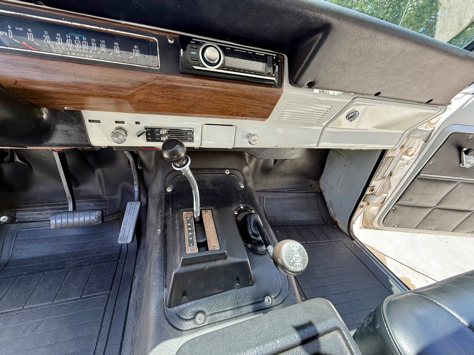 International-Harvester-Scout-1976-SUV-13