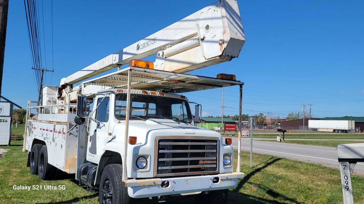 International-diesel-1989-white-1