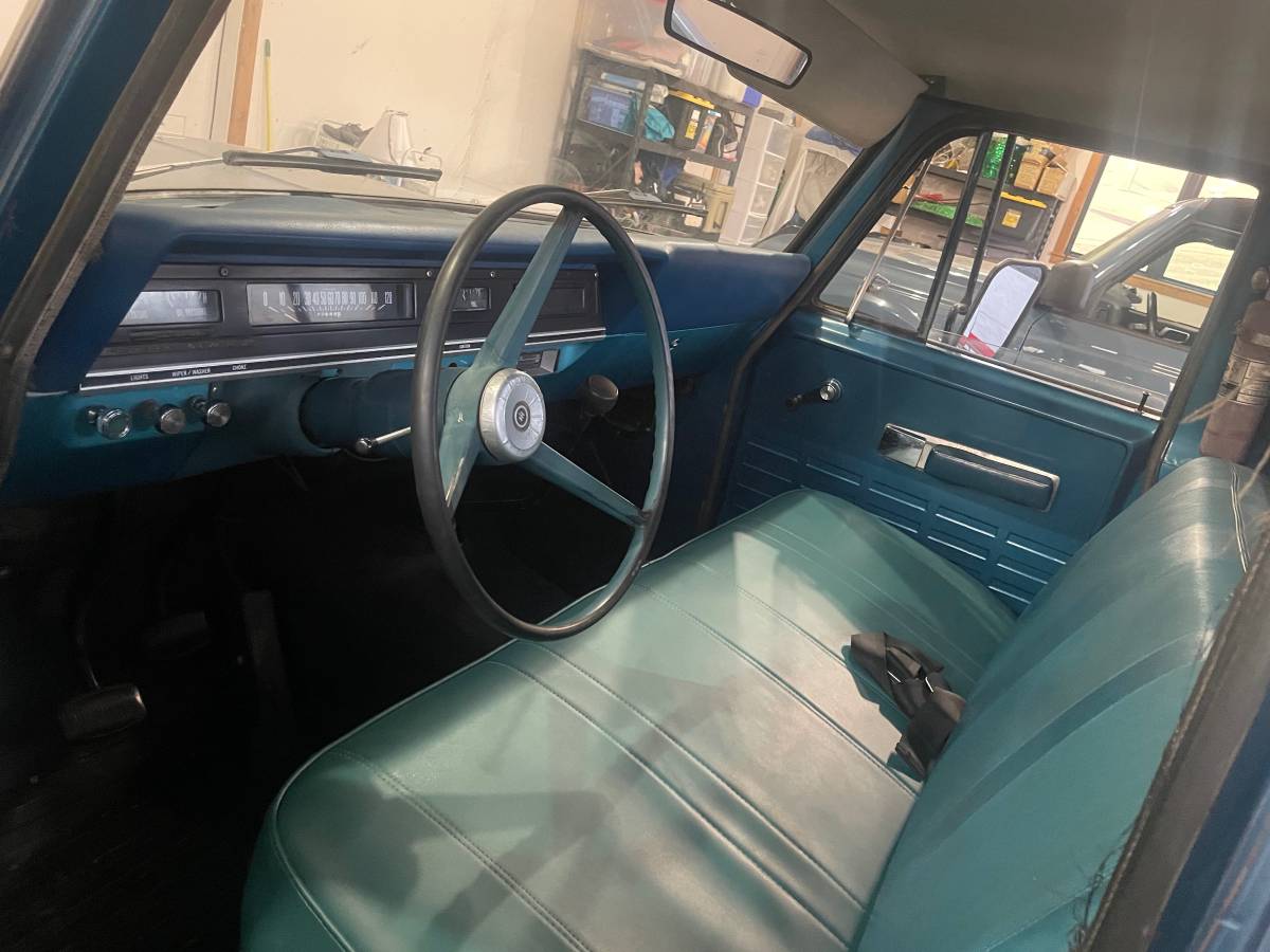 International-harvester-1200d-1970-blue-2