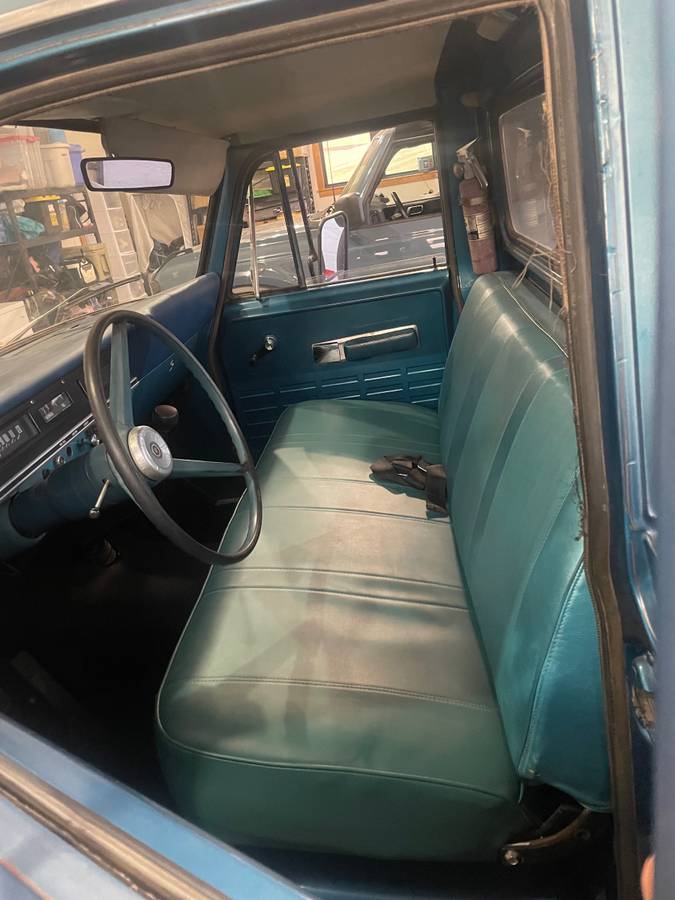 International-harvester-1200d-1970-blue-3