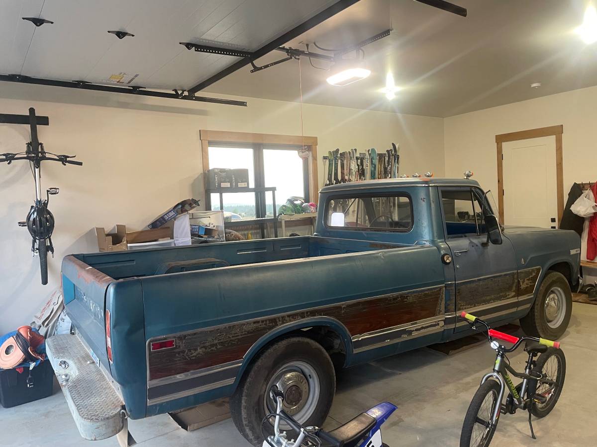 International-harvester-1200d-1970-blue-4