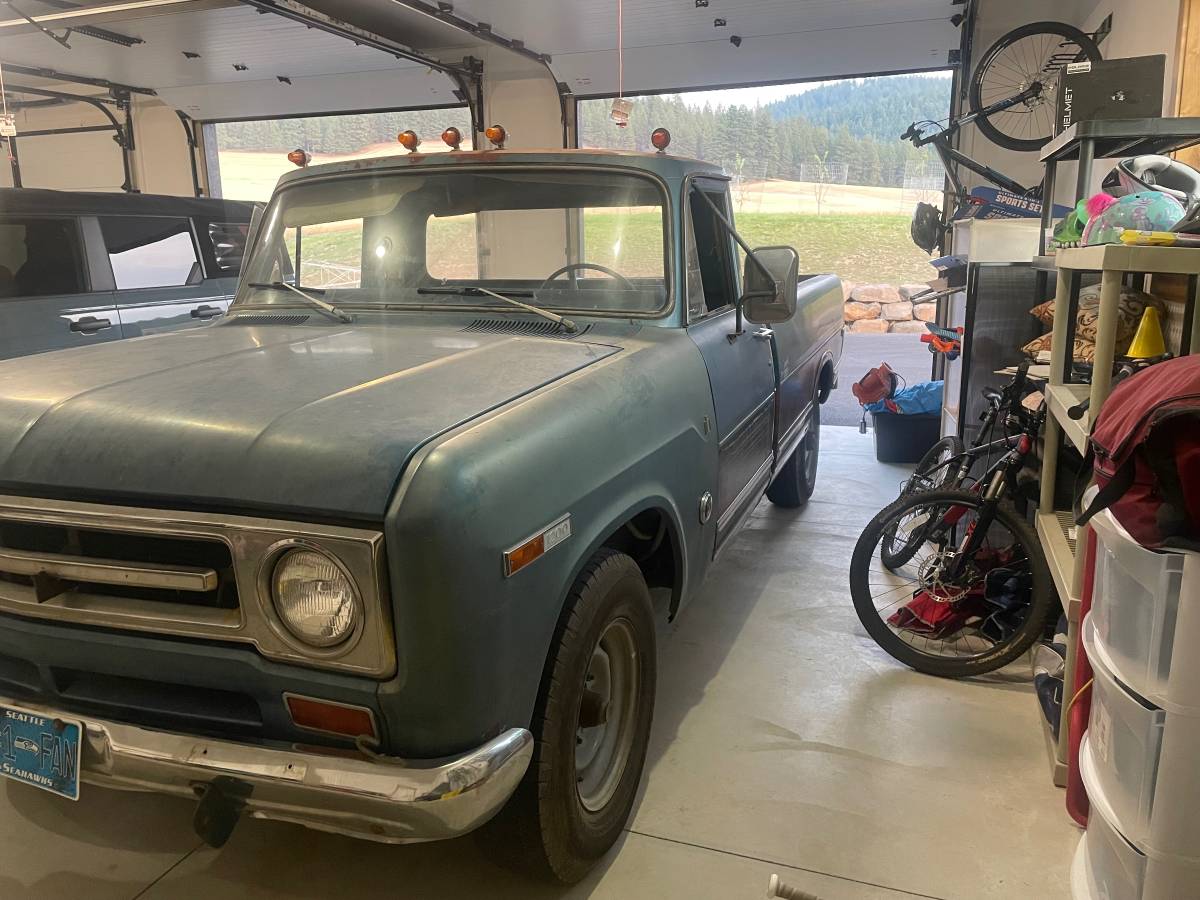 International-harvester-1200d-1970-blue-5