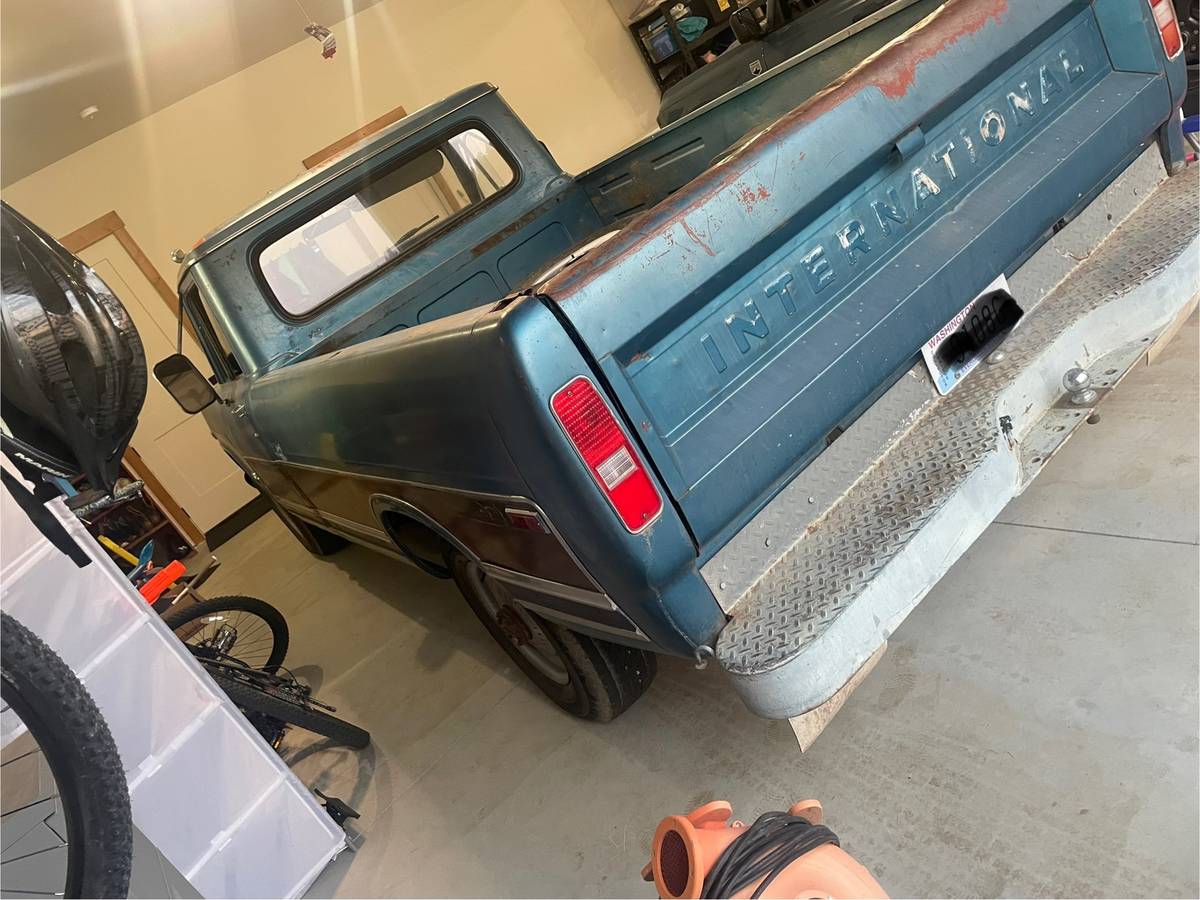 International-harvester-1200d-1970-blue-7