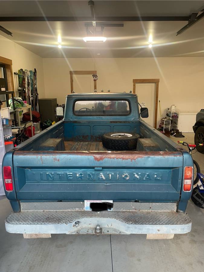 International-harvester-1200d-1970-blue-8