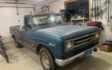 International-harvester-1200d-1970-blue-9