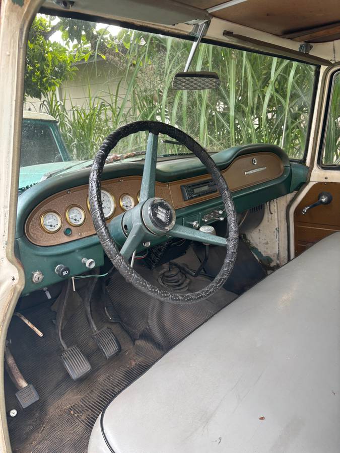 International-harvester-34-ton-flatbed-1965-green-1