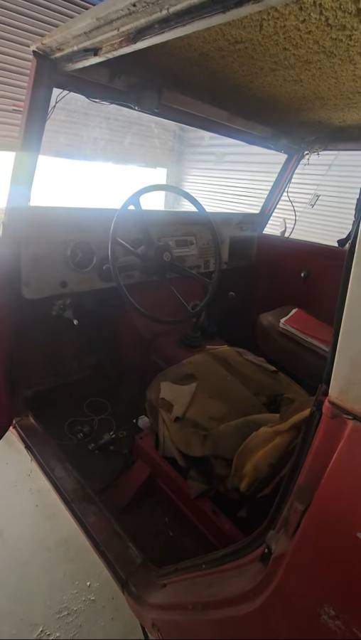 International-harvester-scout-1962-red-2