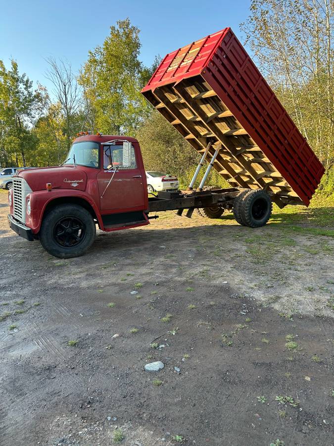 International-loadstar-1600-dump-truck-1968-red-2