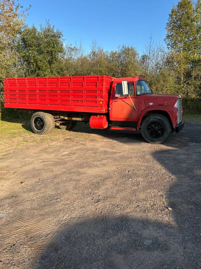 International-loadstar-1600-dump-truck-1968-red
