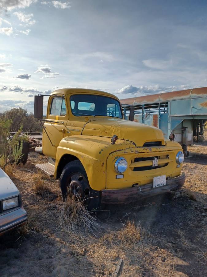 International-r-160-1953-yellow-1