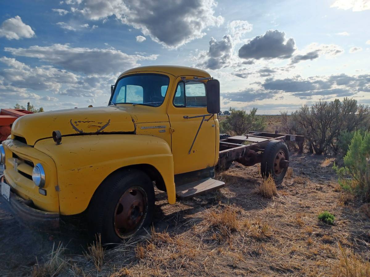 International-r-160-1953-yellow