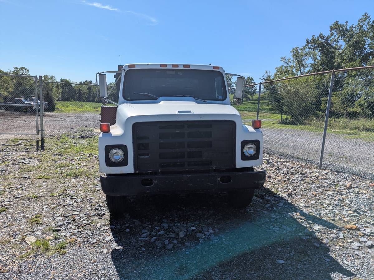 International-s1600-diesel-1989-white-1