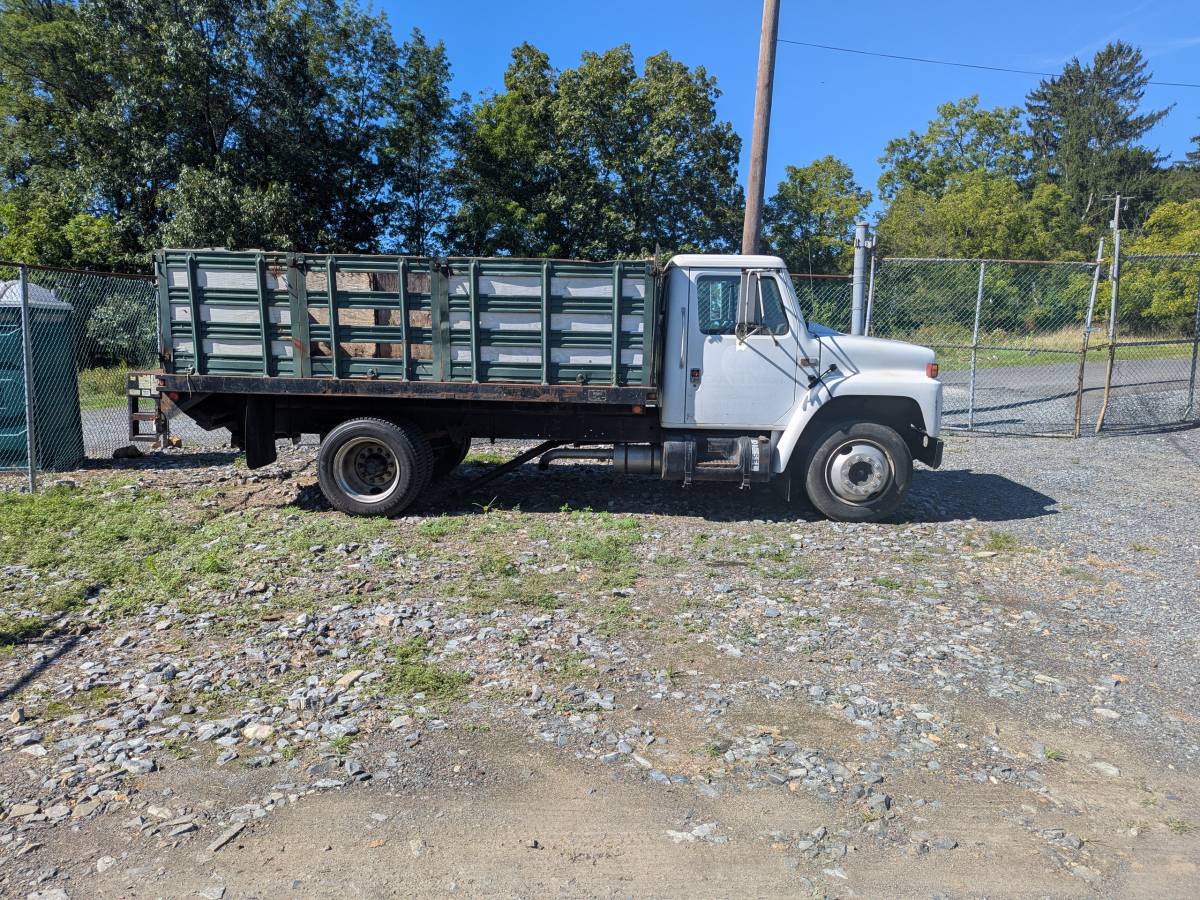 International-s1600-diesel-1989-white-4