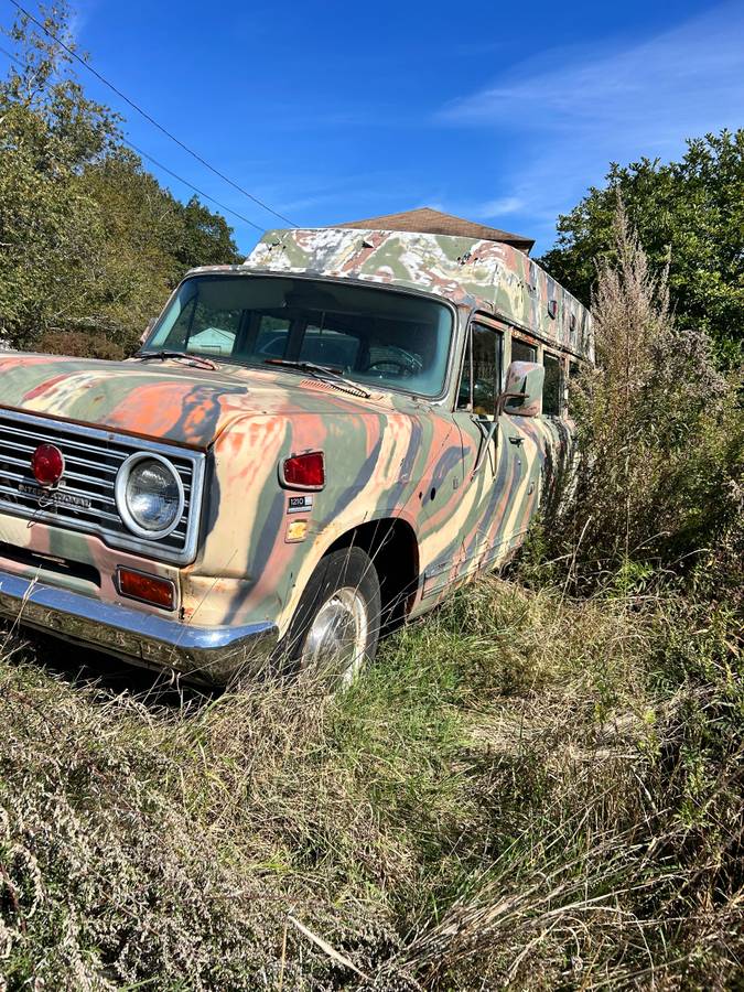 International-travelall-ambulance-1972-custom-1