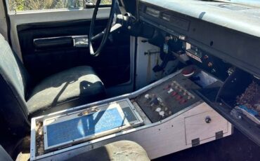 International-travelall-ambulance-1972-custom-4
