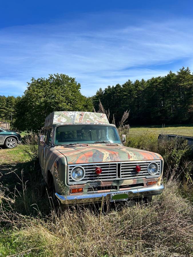 International-travelall-ambulance-1972-custom