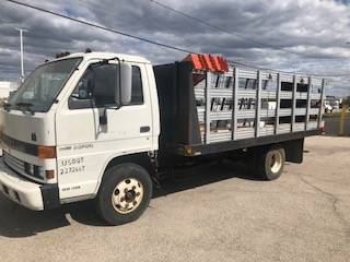 Isuzu-npr-1994-white-1