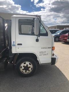 Isuzu-npr-1994-white