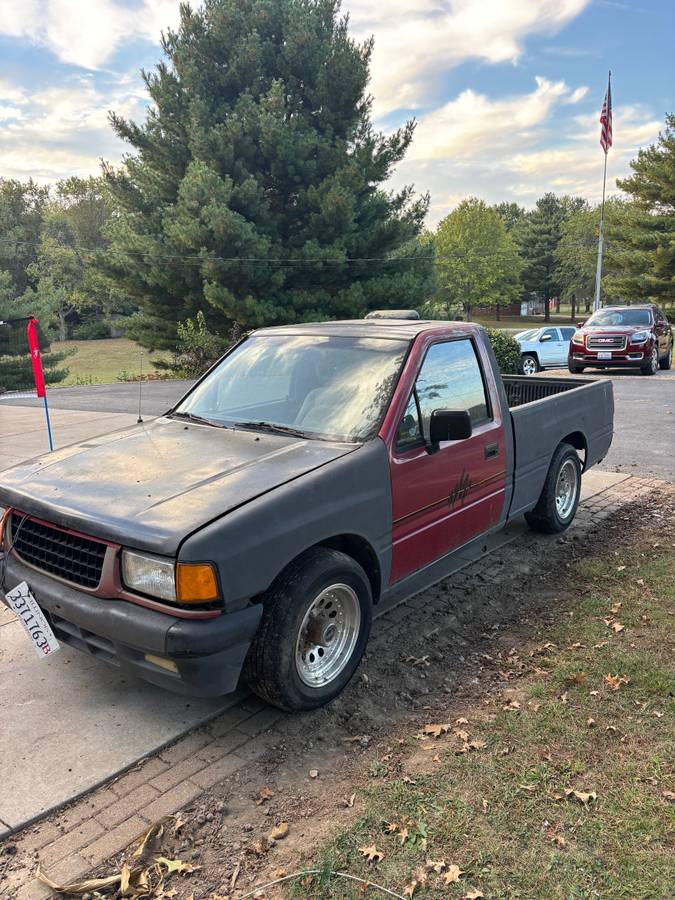 Isuzu-pickup-1995-red-1