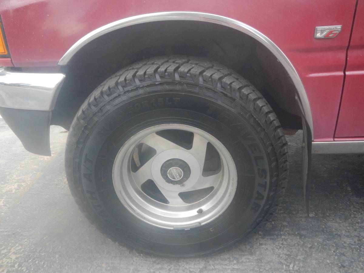 Isuzu-rodeo-ls-1993-red-17