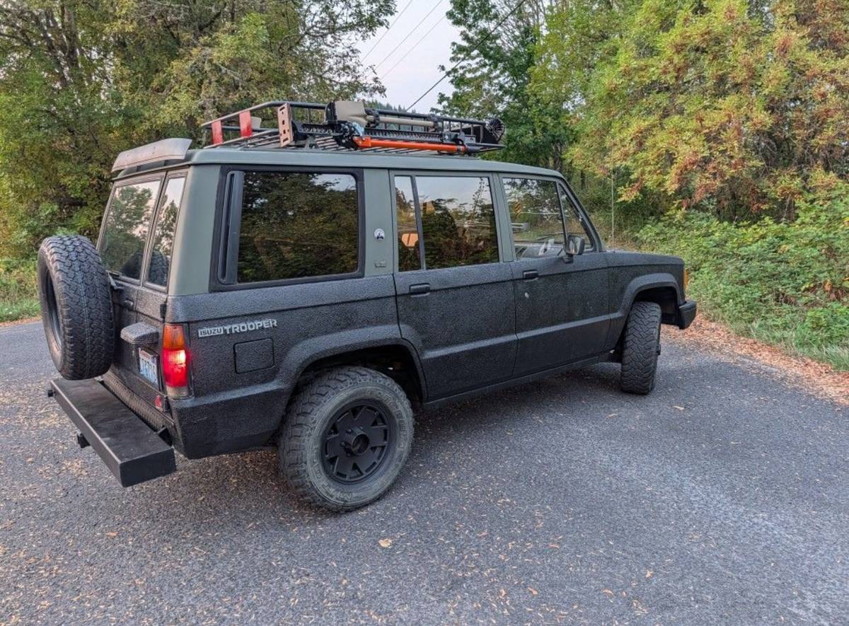Isuzu-trooper-1988-11