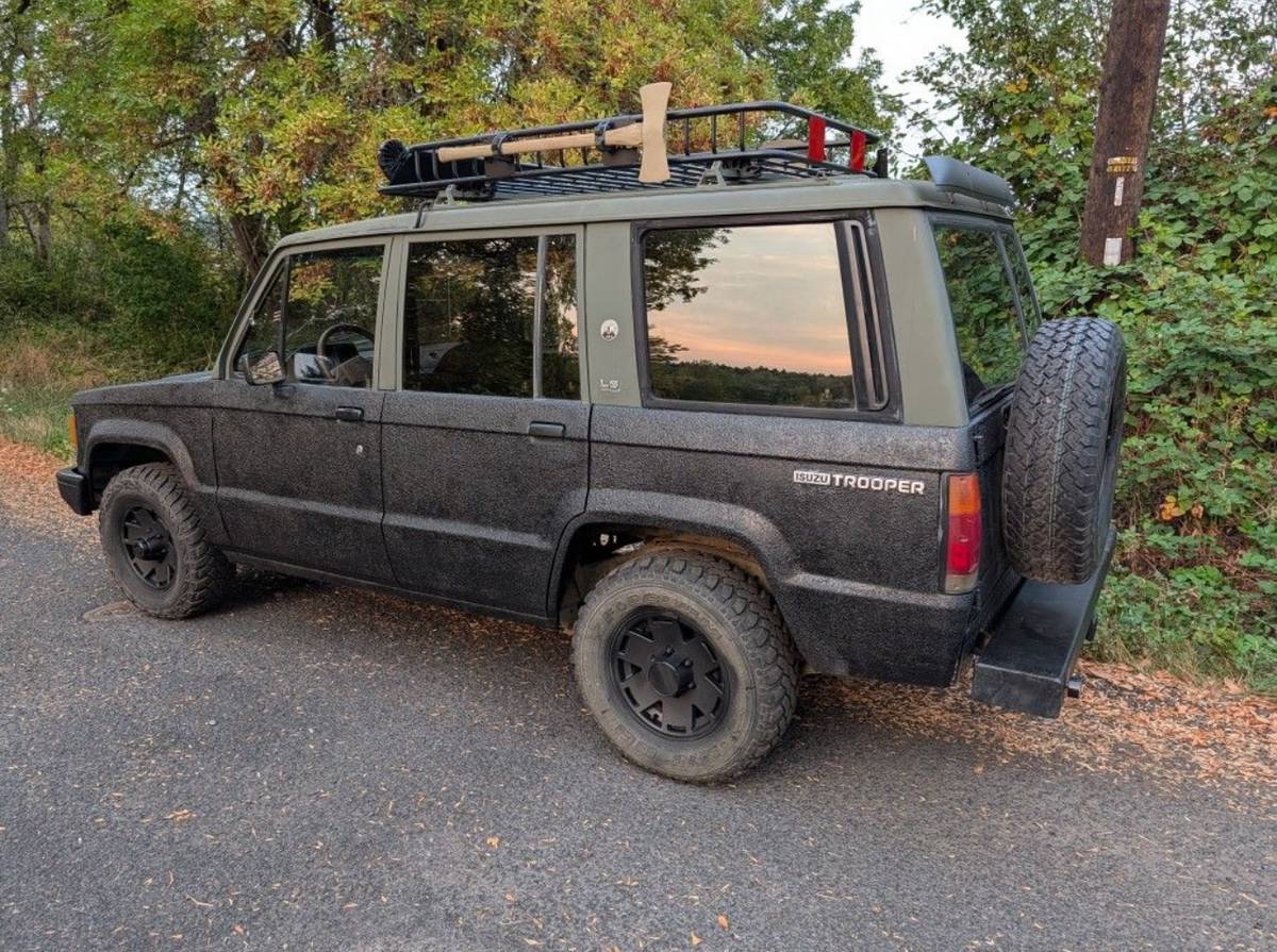 Isuzu-trooper-1988-8
