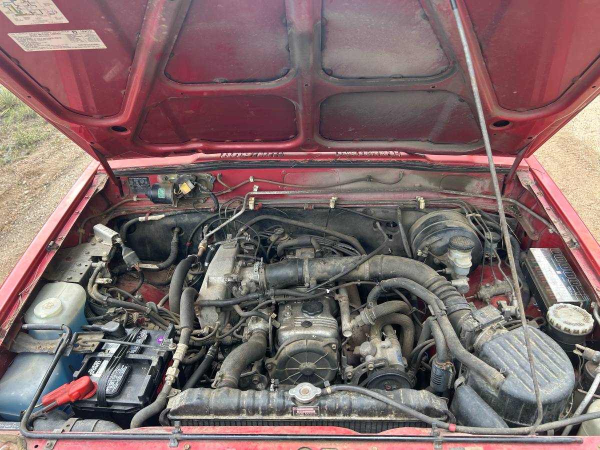 Isuzu-trooper-1988-red-10