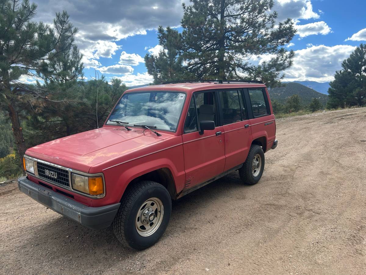 Isuzu-trooper-1988-red-2
