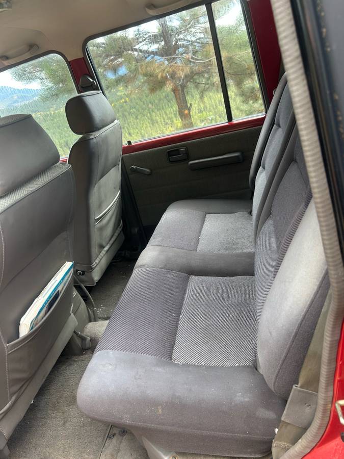 Isuzu-trooper-1988-red-7