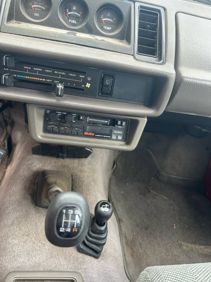 Isuzu-trooper-1988-red-8