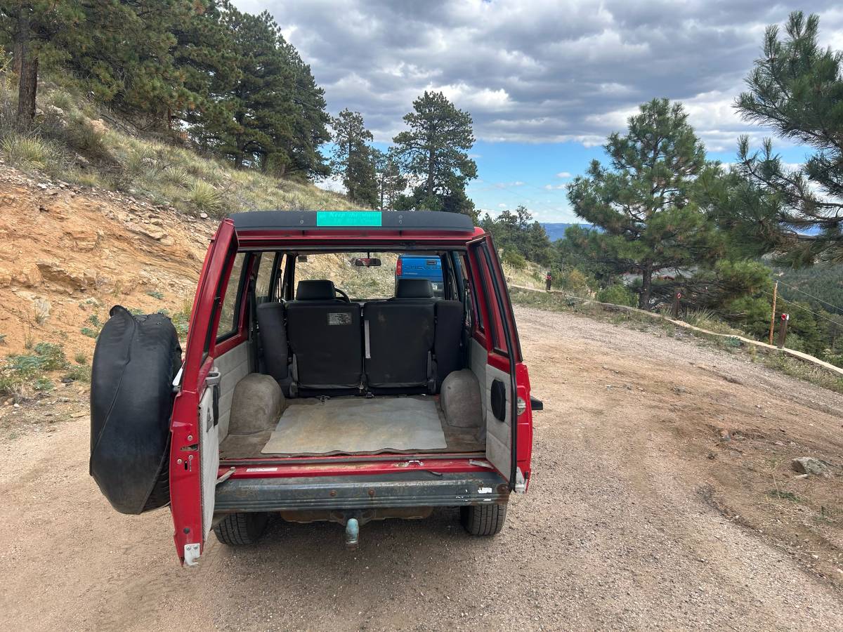 Isuzu-trooper-1988-red-9