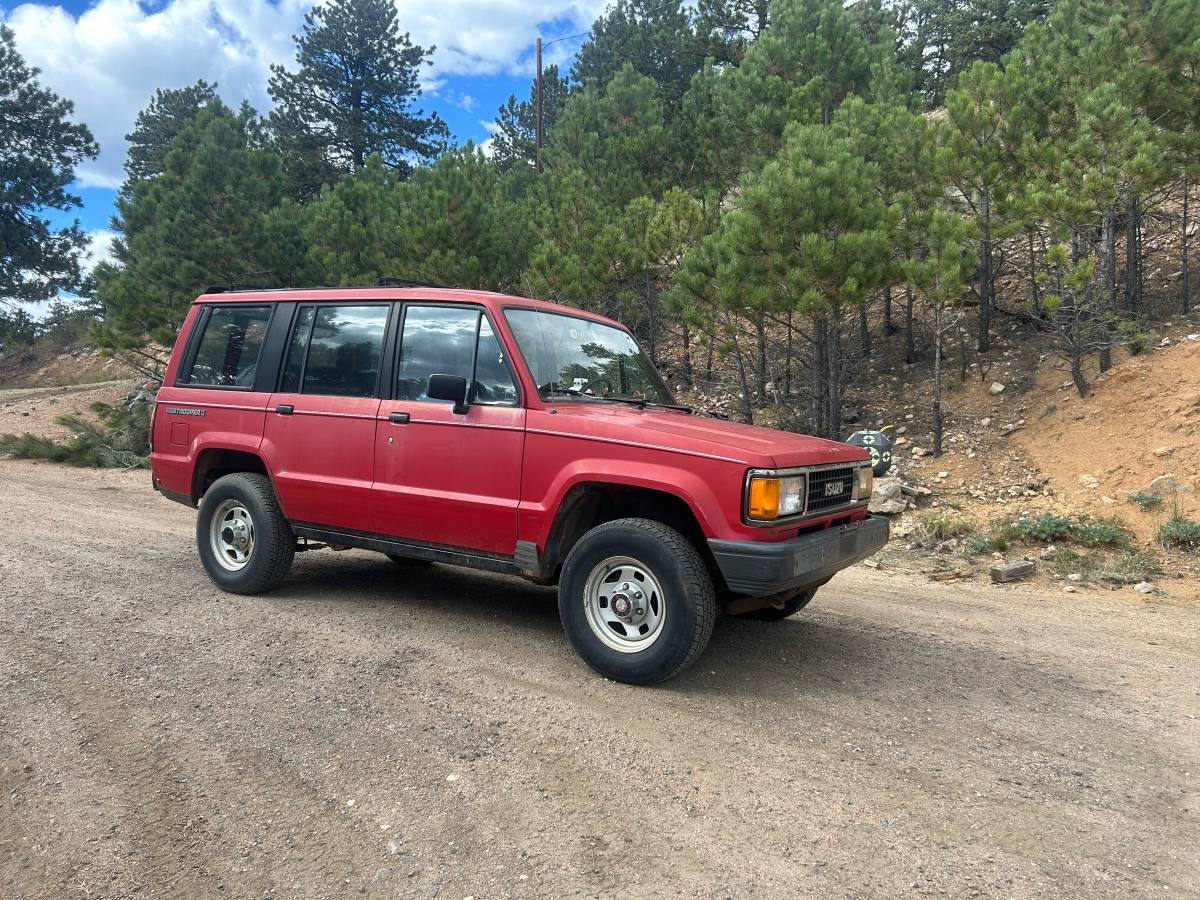 Isuzu-trooper-1988-red