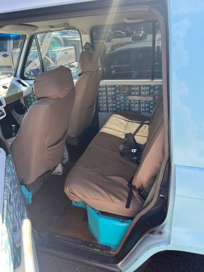 Isuzu-trooper-1989-blue-1