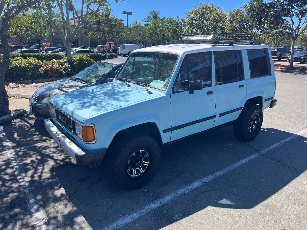 Isuzu-trooper-1989-blue-2