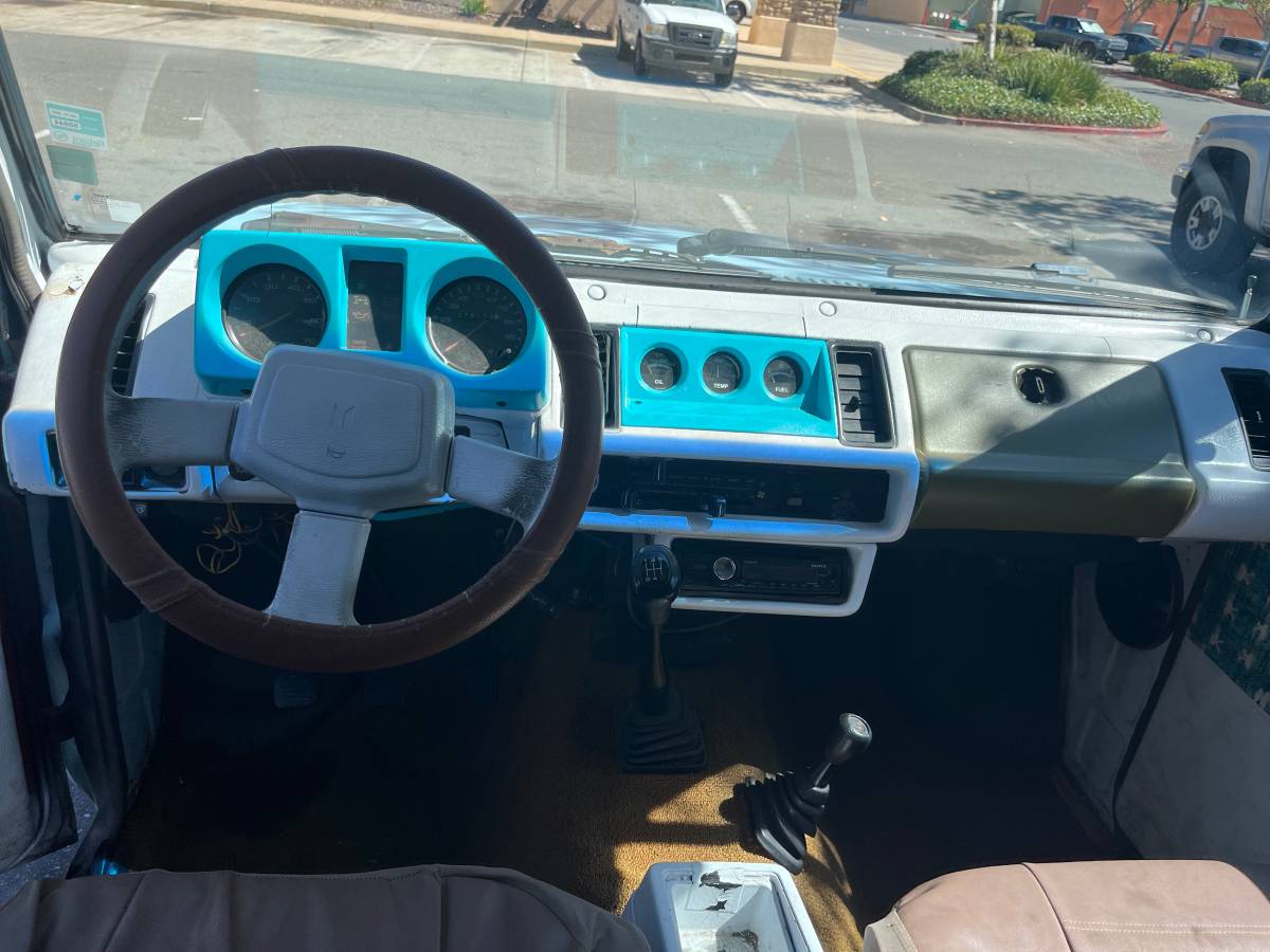 Isuzu-trooper-1989-blue-8