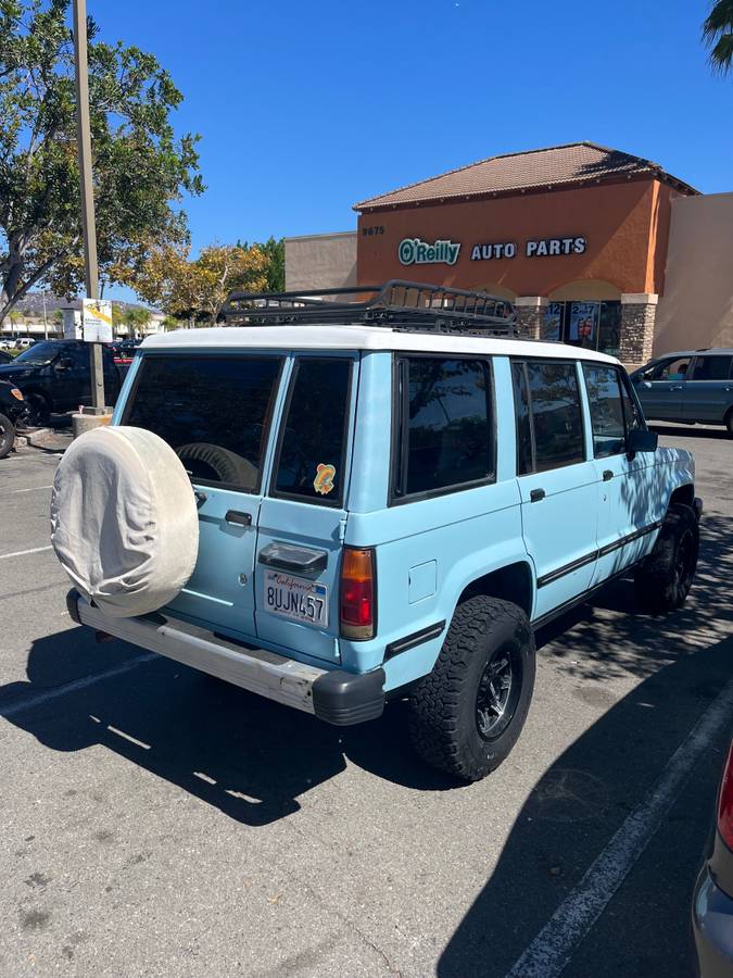Isuzu-trooper-1989-blue