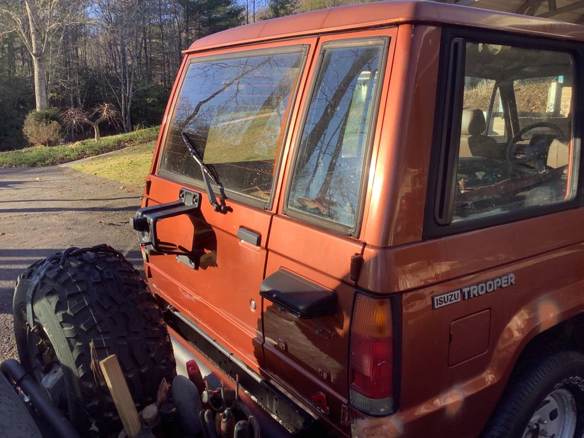 Isuzu-trooper-1989-orange-11